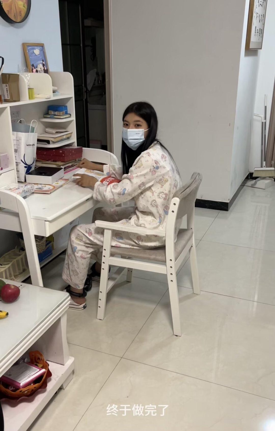 在大街上钉死11斤脚镣的女生（下）完结
