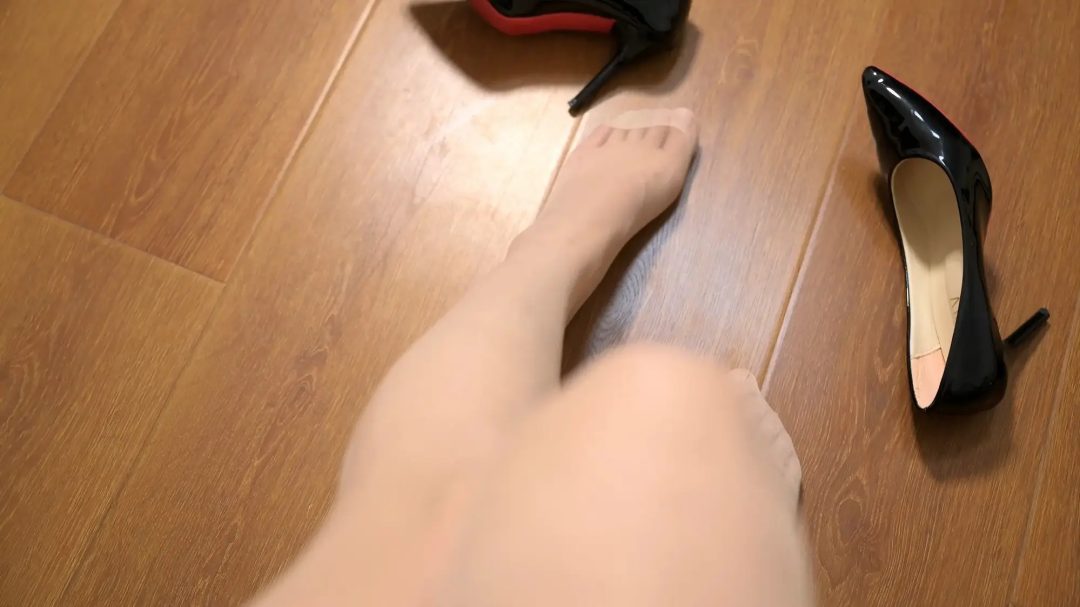 【美腿玉足系列】雪碧OL衬衫女王气质丝袜高跟美腿展示