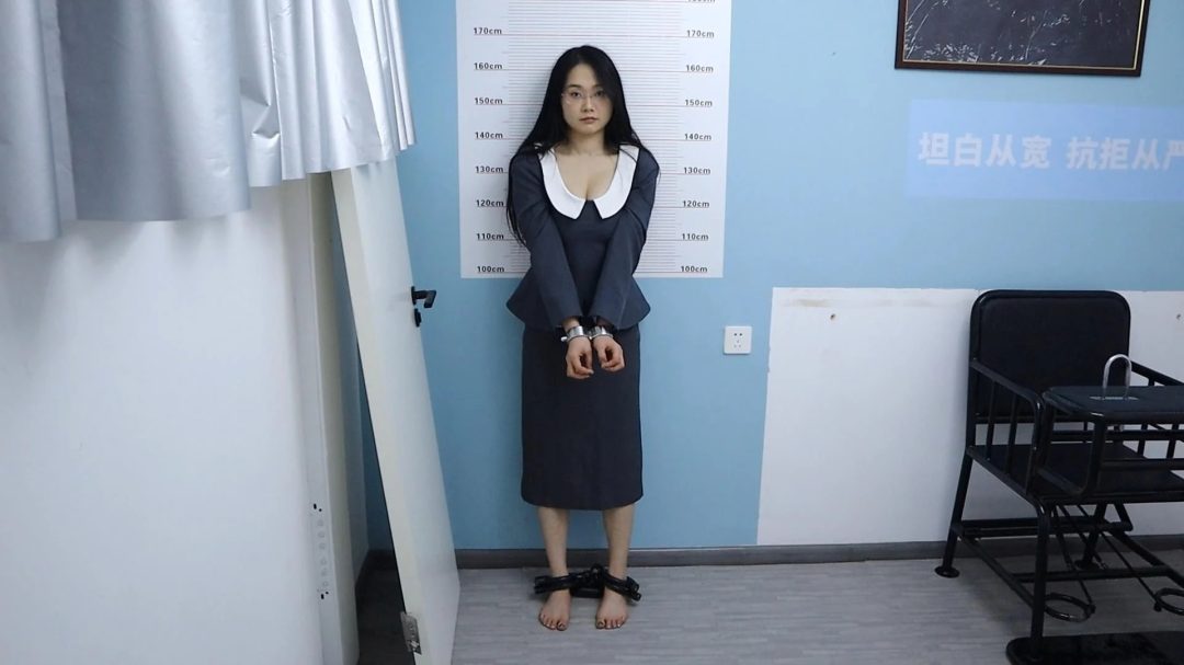 趾间艺束工作室 秘书亚楠贪污 找老同学自首反被羞辱  挠脚挠全身TK 手铐脚铐脚趾