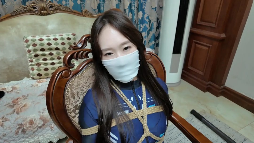 《福美礼品店·危险来袭!台词多了点的杀手小姐》【蒙面美女】【多重封嘴】【紧身油丝】【跪缚放置】 《福美礼品店·危险来袭!台词多了点的杀手小姐》【蒙面美女】【多重封嘴】【紧身油丝】【跪缚放置】