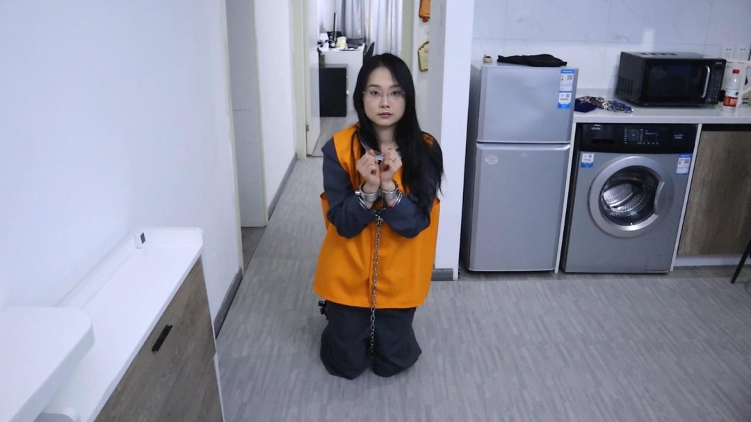 趾间艺束工作室 秘书亚楠贪污 找老同学自首反被羞辱  挠脚挠全身TK 手铐脚铐脚趾