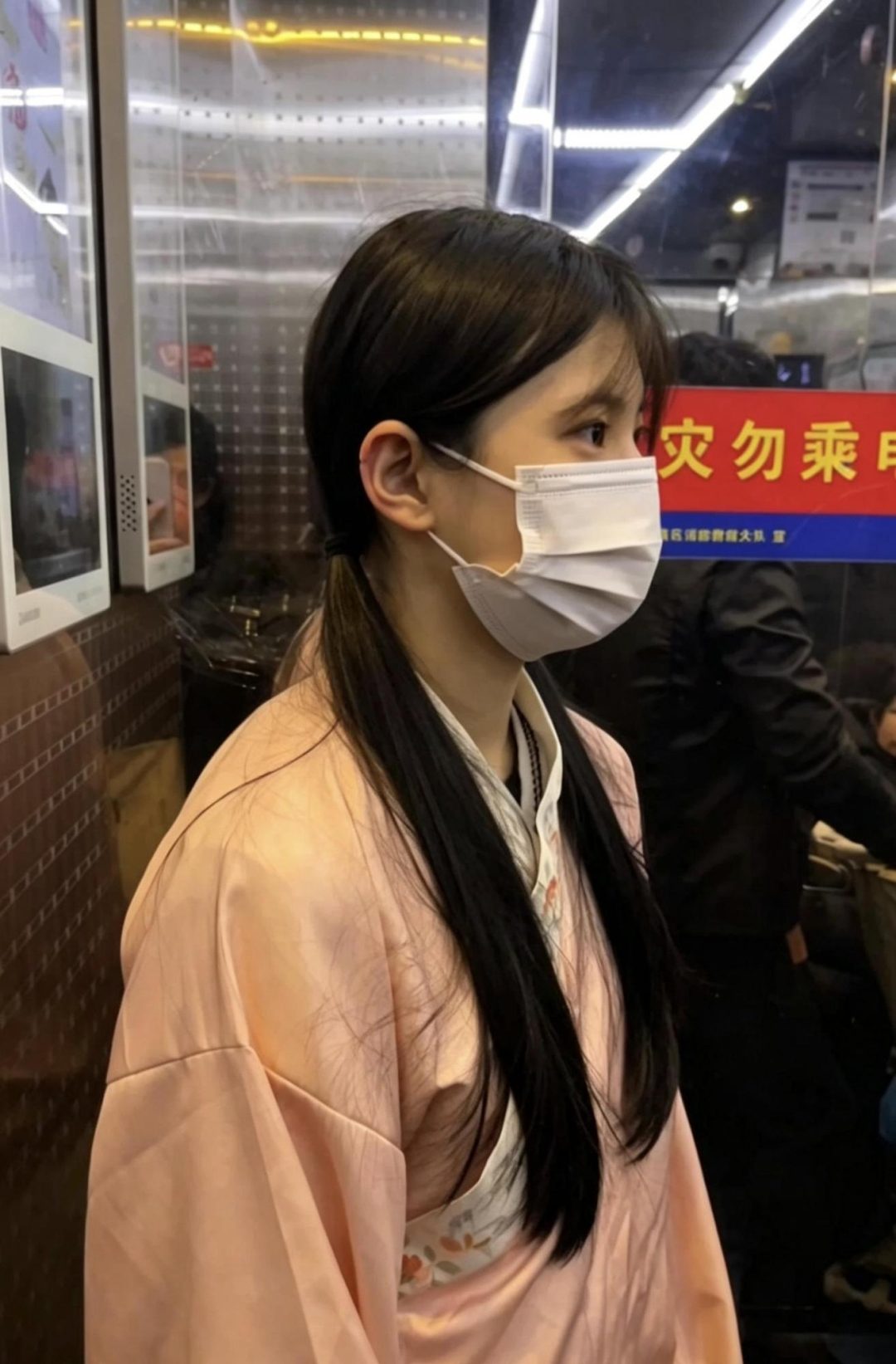18岁女高的四天镣铐生活（1）初封脚镣，不适应的生活改变