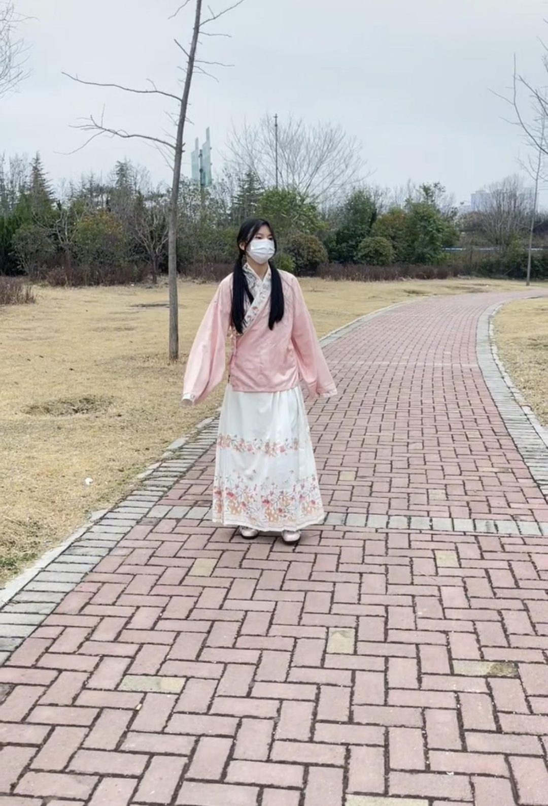 18岁女高的四天镣铐生活（1）初封脚镣，不适应的生活改变