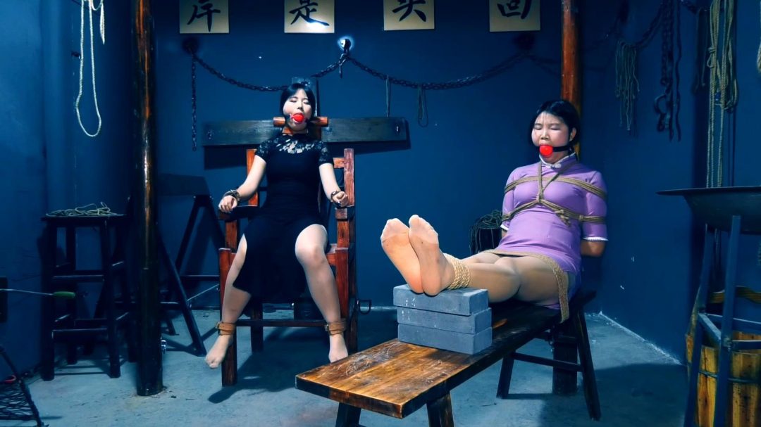 两M体验老虎凳审讯椅