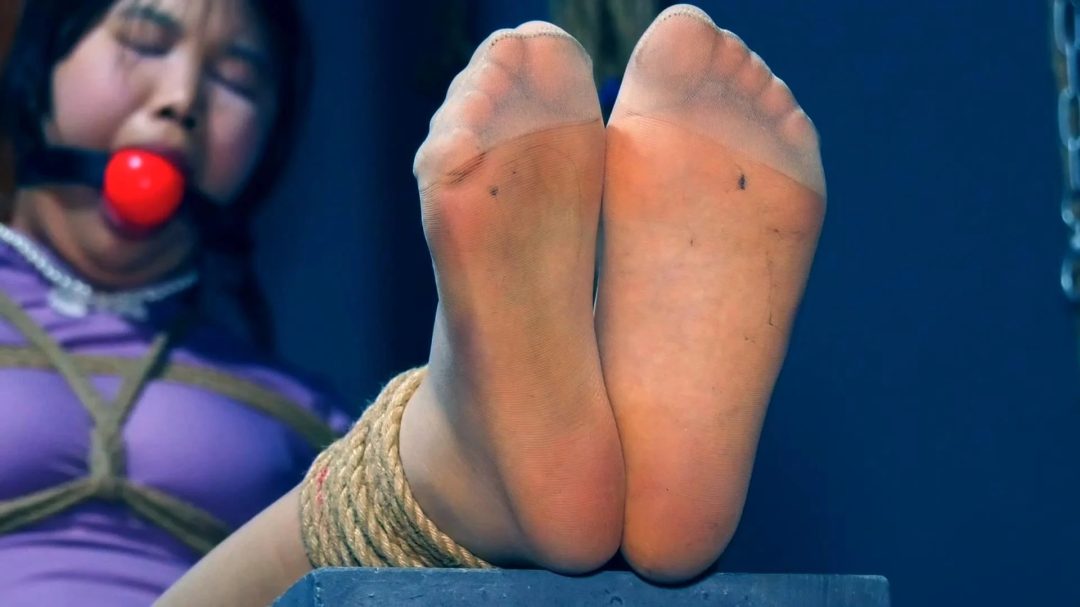 两M体验老虎凳审讯椅