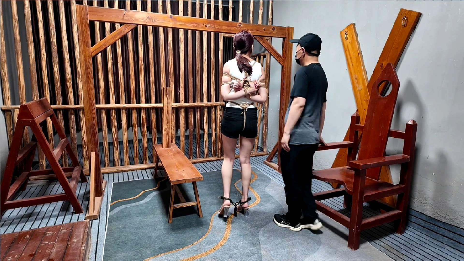 李大侠原创 幻想的一天之晓琴 捆绑镣铐参观户外小院&老虎凳紧缚口水地狱 口塞堵嘴+滴蜡TK虐足 李大侠原创 幻想的一天之晓琴 捆绑镣铐参观户外小院&老虎凳紧缚口水地狱 口塞堵嘴+滴蜡TK虐足