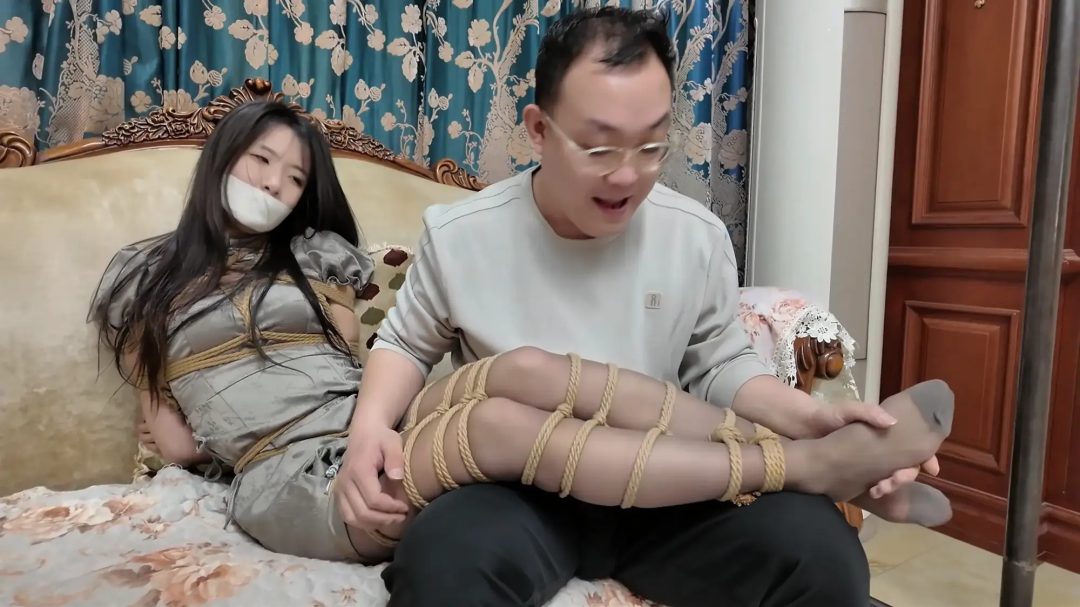 《尤物收藏夹·柠琪·似曾相识的送绑剧情》【旗袍灰丝】【五星蛇缚】【乌龙送绑】【放