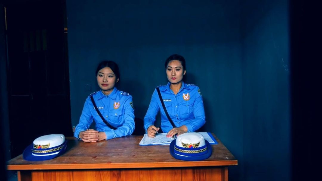 定拍转公映《秘密押送》第三集 两个女 被押赴刑场执行枪决由于出现重大发现一名女 被叫停执行押回监牢重新审讯