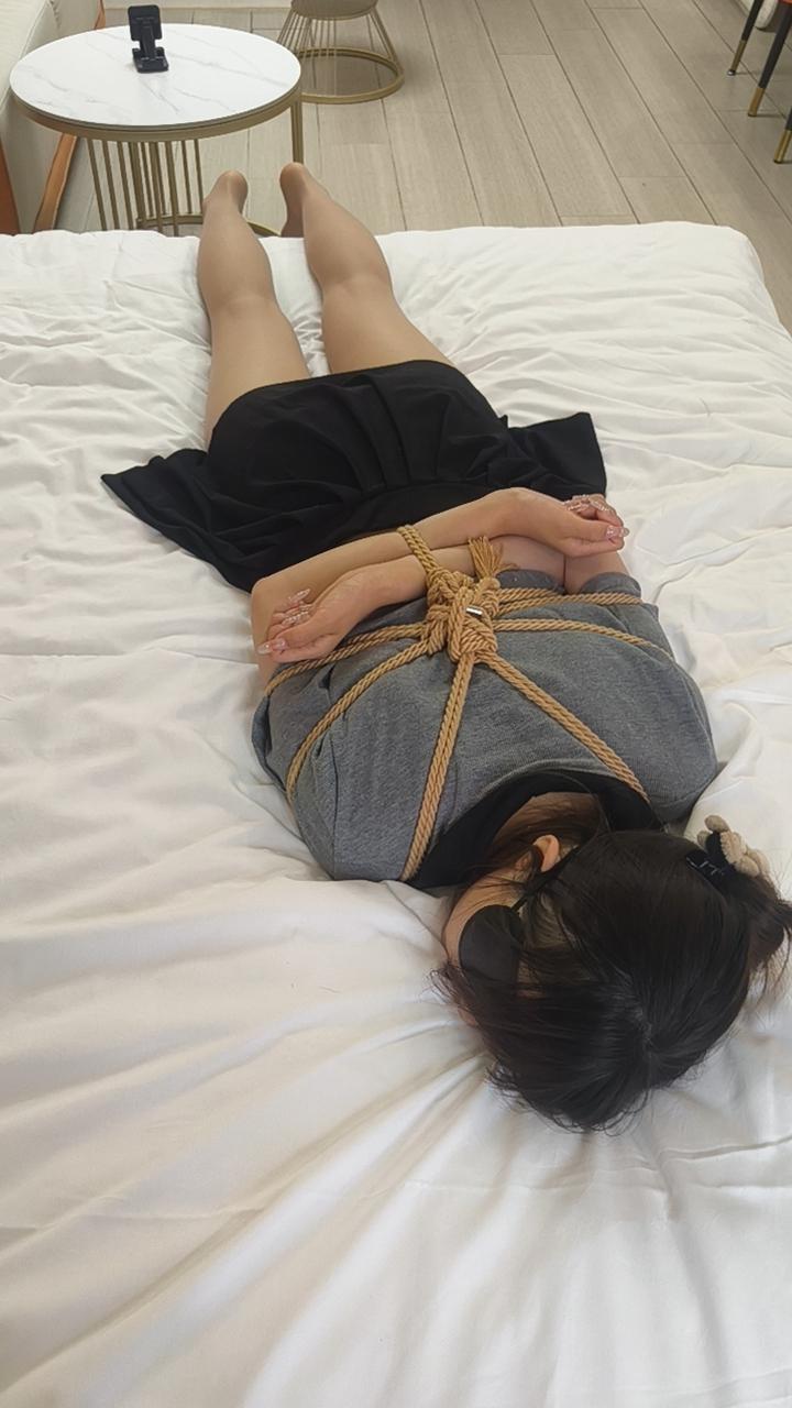 【番茄原创】小蔓，身材很好 腿型好看 咖丝超短百褶裙，tk调教