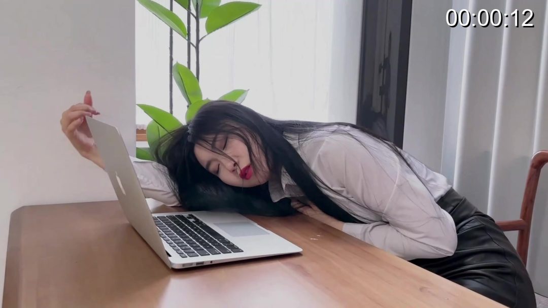 吴晗 魔法女战士冯迪妮虚弱战败被脱战衣