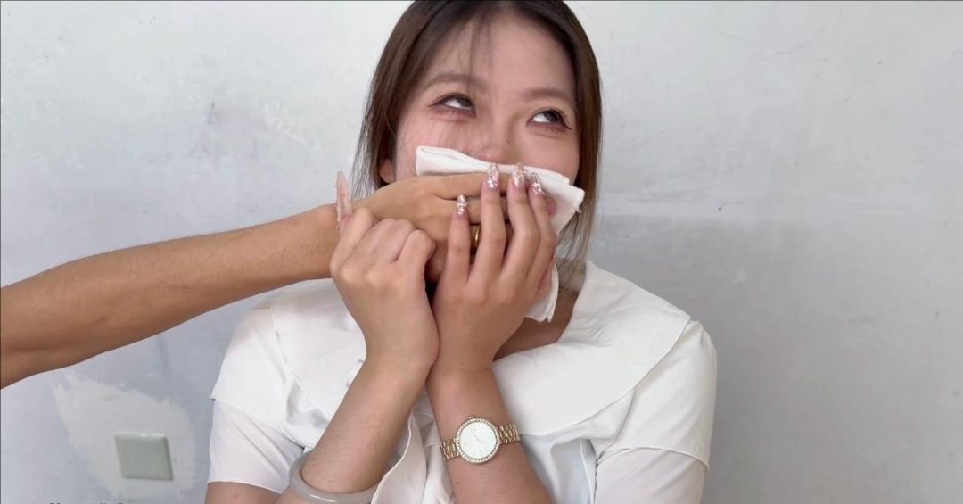 【迷药之都】中集 菜菜 椅子捂晕摸腿 公主抱 捂晕在床