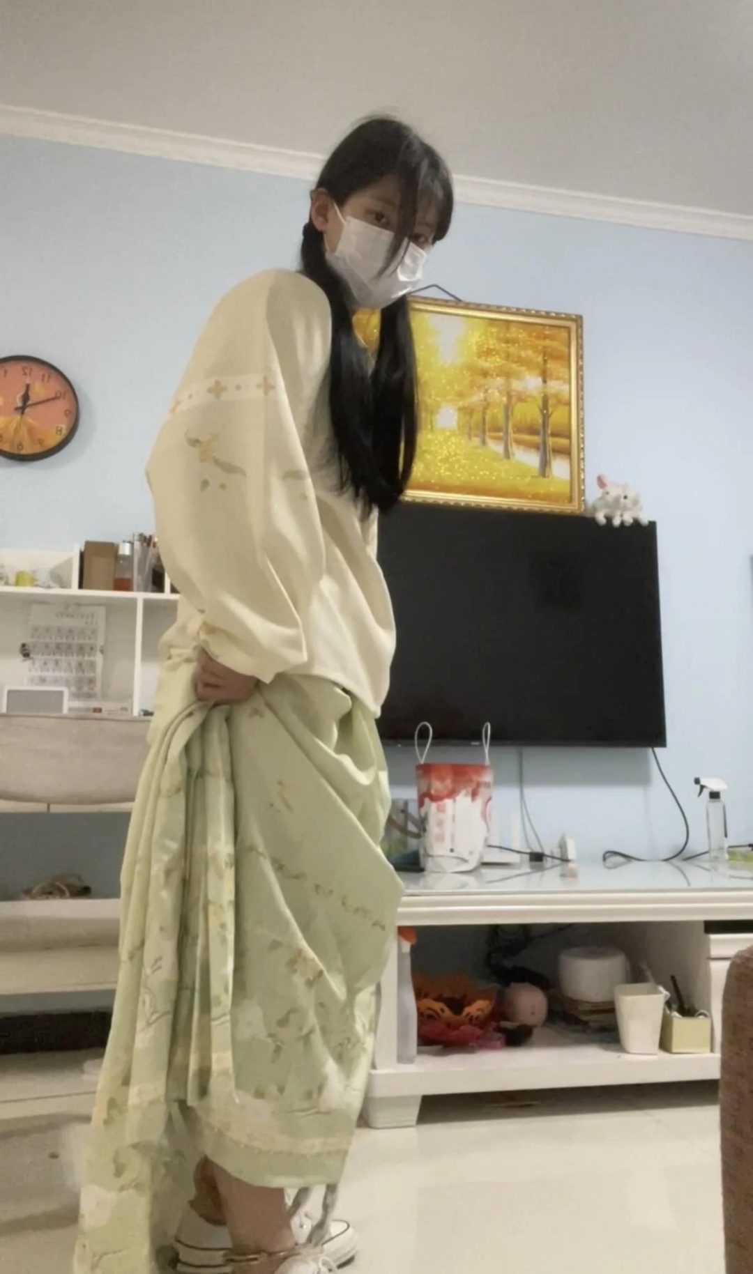 18岁女高的四天镣铐生活（10）冒雨戴脚铐出门
