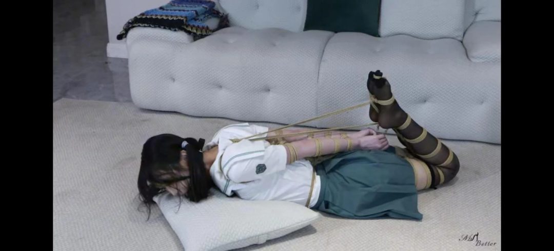 倩倩直臂驷马加M腿放置