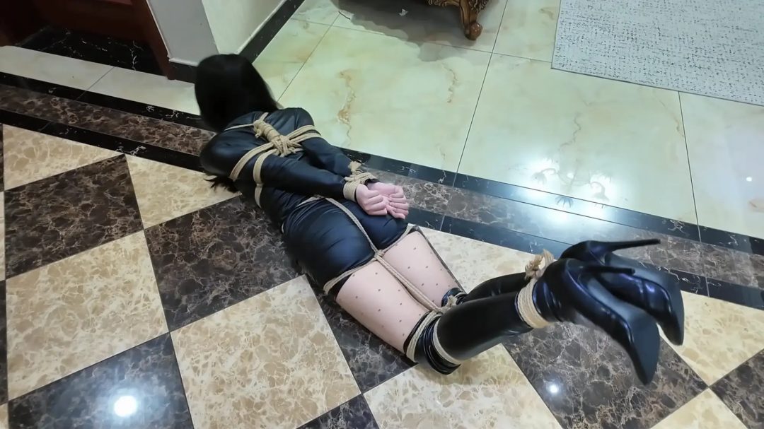 《尤物收藏夹·慕瑶·当00后成为特工》【包臀长靴】【波点丝足】【被俘拷问】【装笼逃脱】