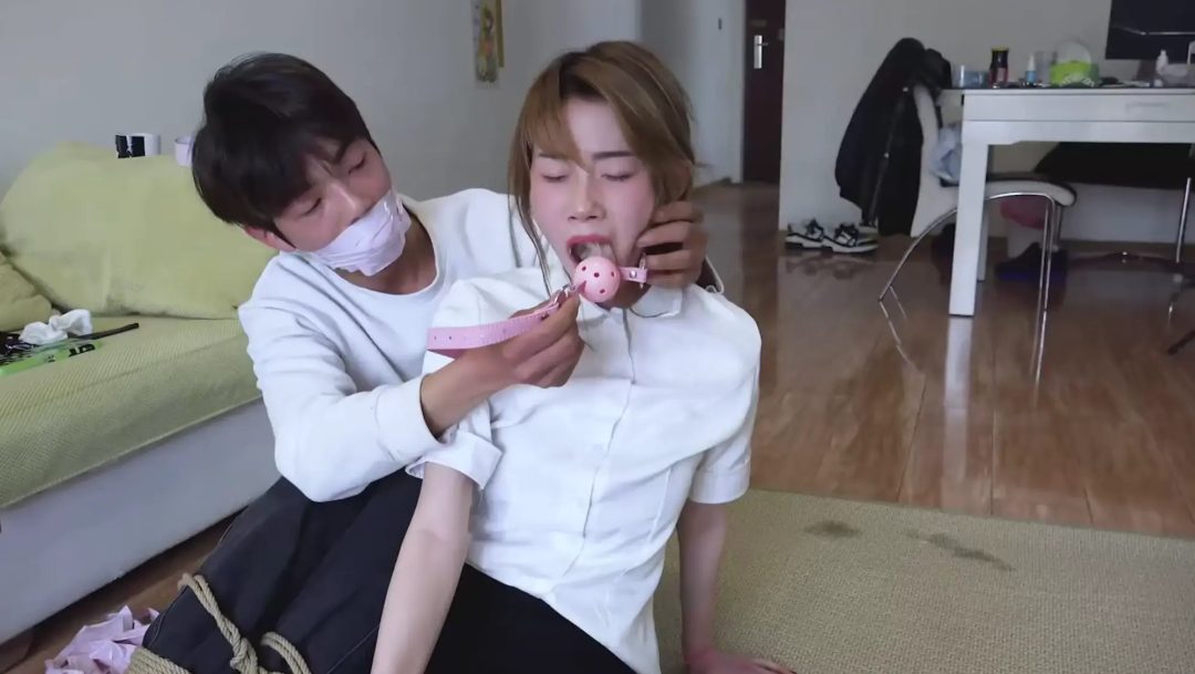 男女双人逃脱-原味、丝袜堵嘴