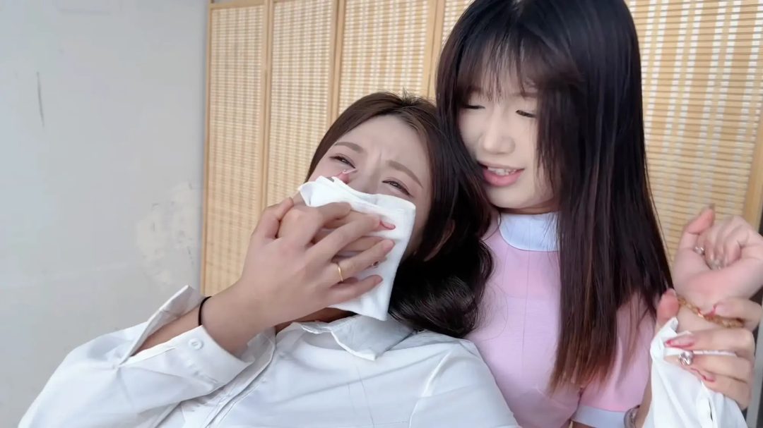 《灵儿×小骨·好利来姐妹花的丝足盛宴》【渐变丝足】【舔脚放松】【强制闻脚】【粉嫩特写】