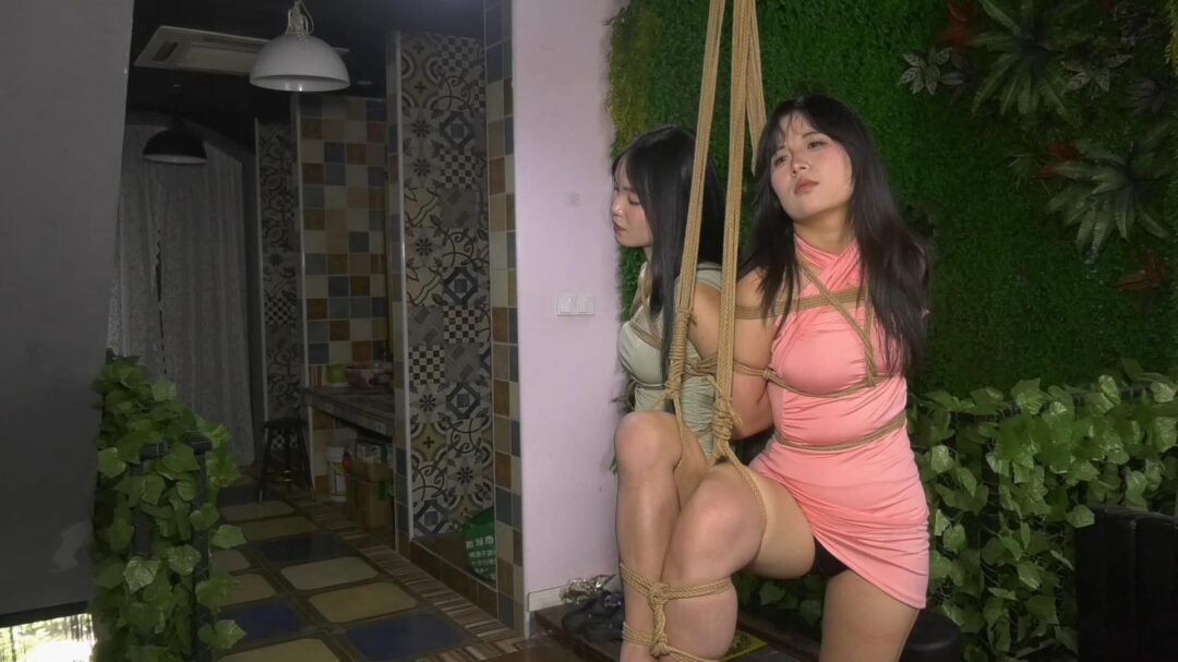双女M单腿独立捆缚