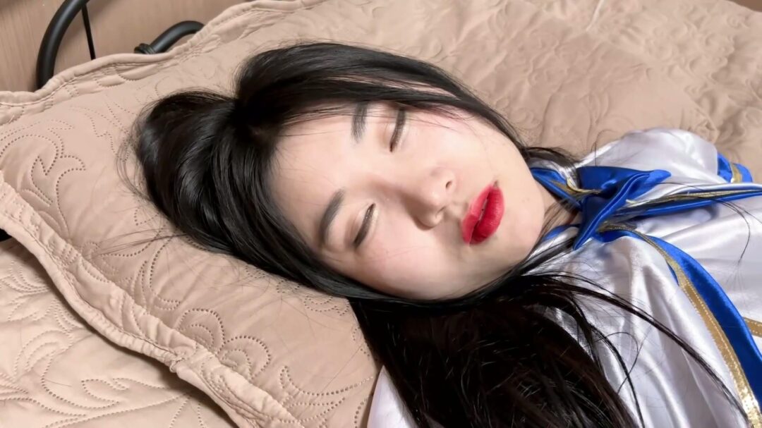 魔法女战士冯迪妮虚弱战败被脱战衣