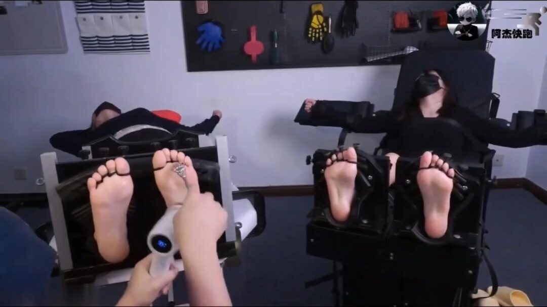 【阿杰快跑】双情侣主互相TK+tian足，小芙梨，杰嫂夫妇
