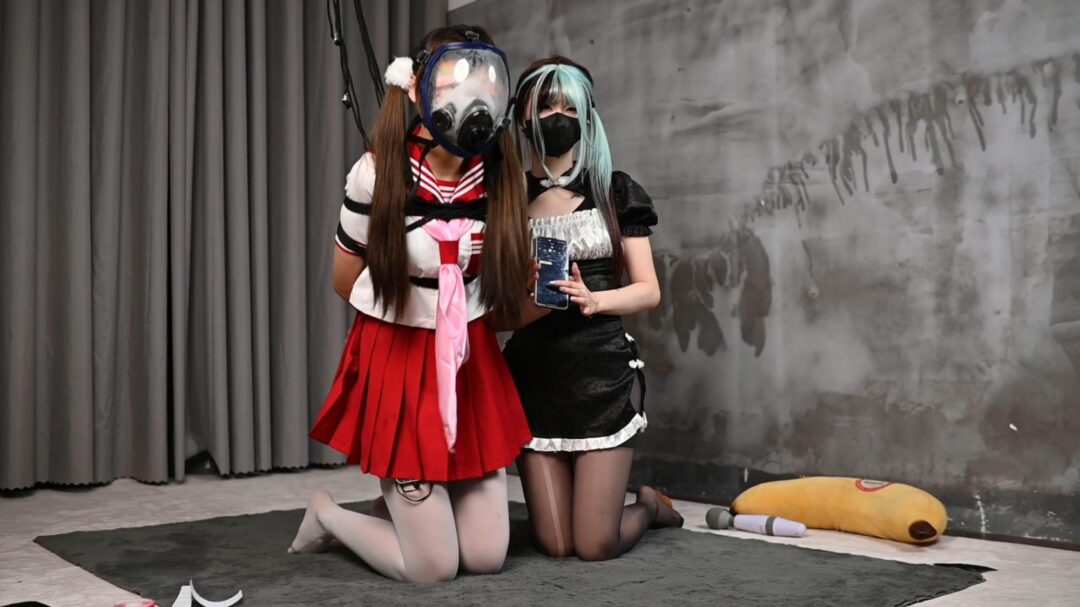 【绳欲club】新模特小月首次出镜 红色水手服 丝袜塞嘴 超多口水打湿胶带 双人游戏 防毒面具放置