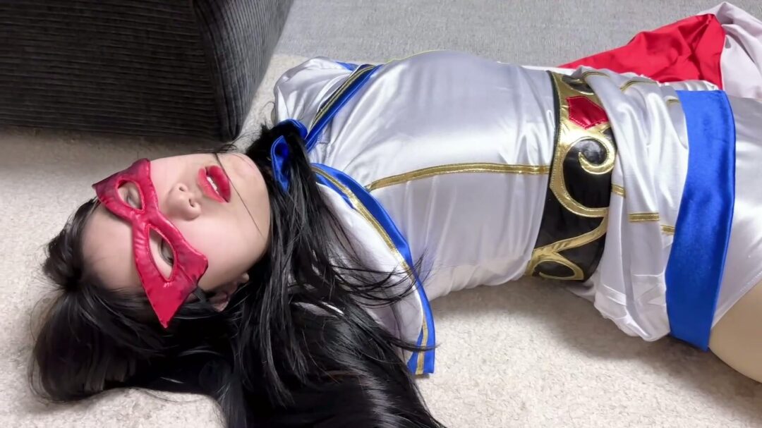 魔法女战士冯迪妮虚弱战败被脱战衣