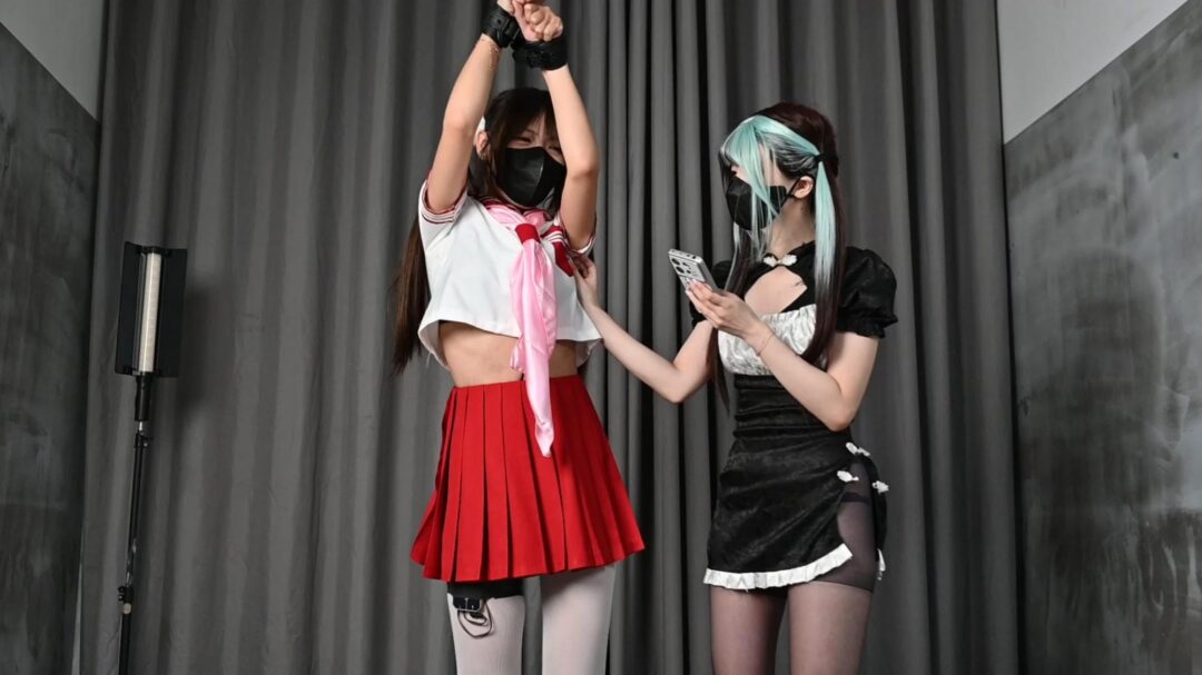 【绳欲club】新模特小月首次出镜 红色水手服 丝袜塞嘴 超多口水打湿胶带 双人游戏 防毒面具放置