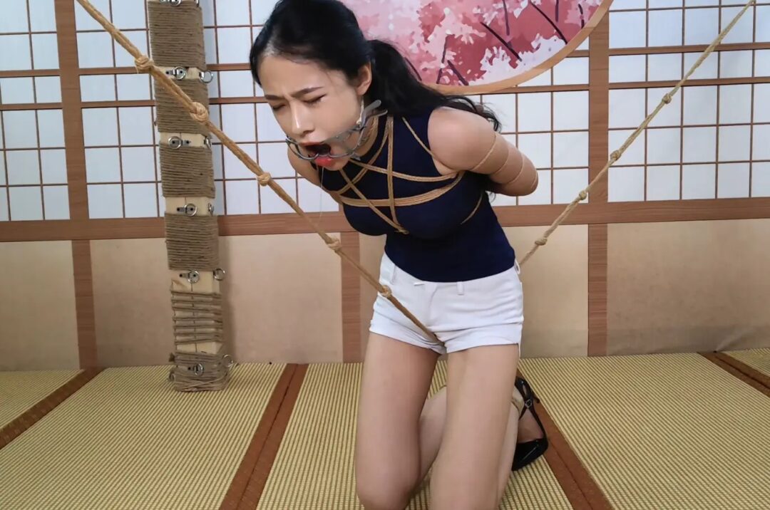 随心原创 雅熙 严厉的跪地走绳 项圈脖子全身固定