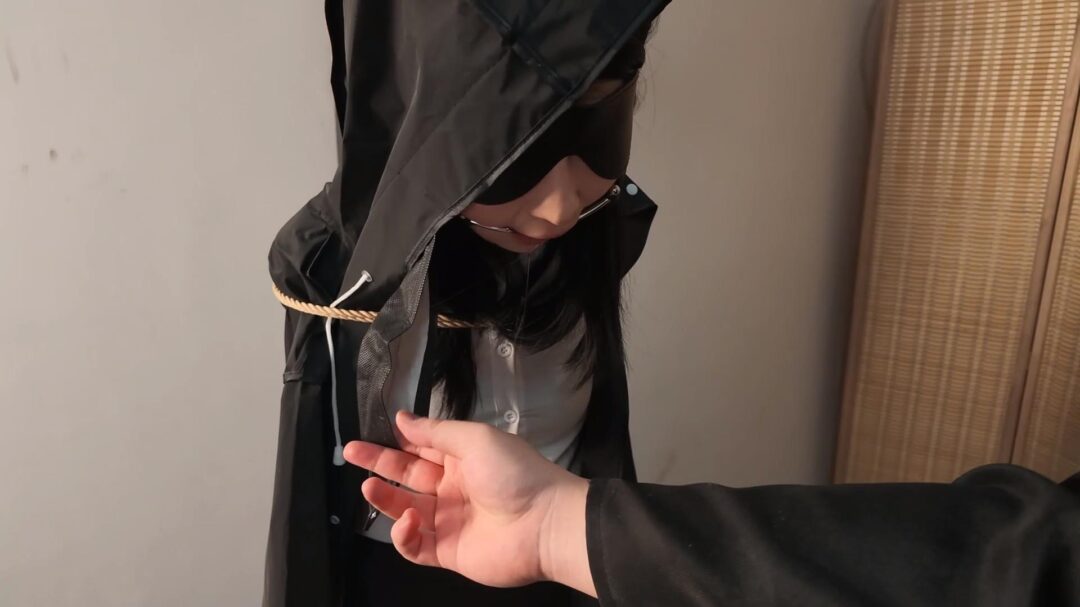 【花花】女侦探搜查遇袭！全程口塞伺候！第一部分！