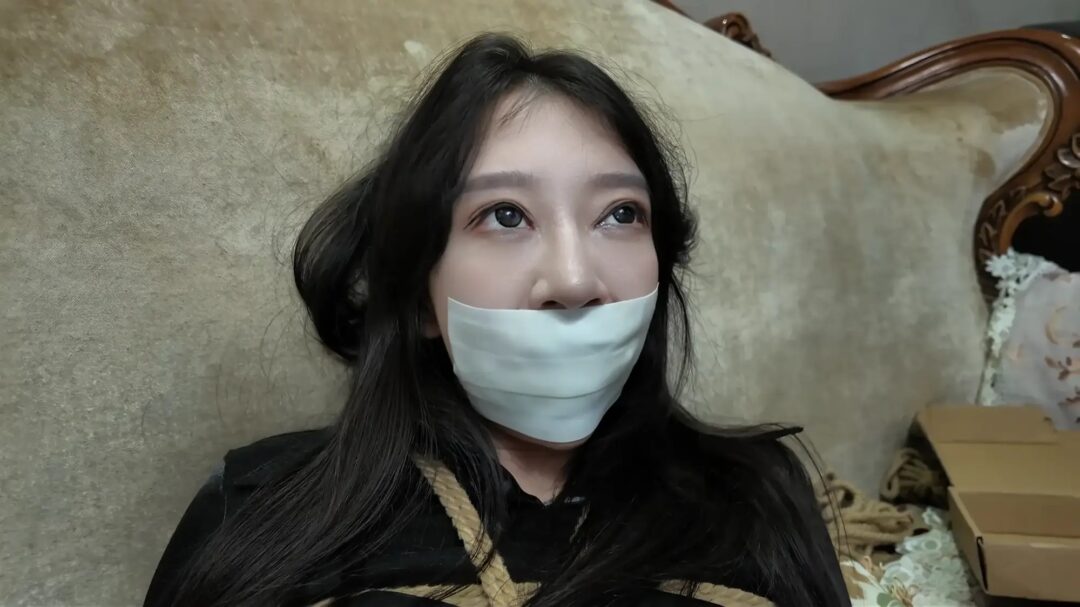 《她们的故事·沐颜·美女老板的约会劫难》【黑丝御姐】【强迫互动】【屈服拍照】【放置挣扎】