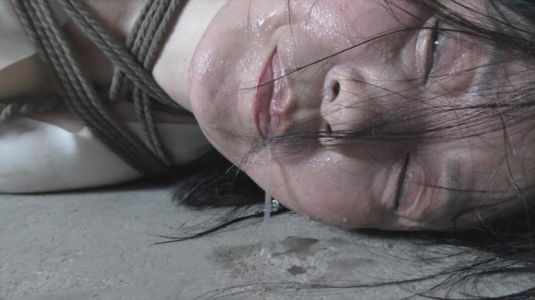 【老鬼定拍】胭脂扣《谢纾闷热堵嘴炼狱下》【知性熟女/灰丝蓝高跟/自己原味丝袜堵嘴/汗湿/深喉口球口水/舔水喝/强迫运动/放置/访谈】