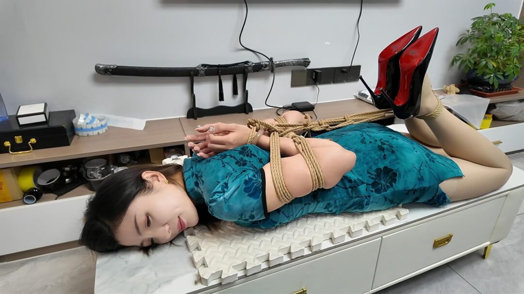 佳佳旗袍后手观音驷马