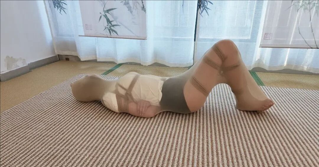 【一丝布狗】挣脱挑战，原味堵嘴＋丝袜全包