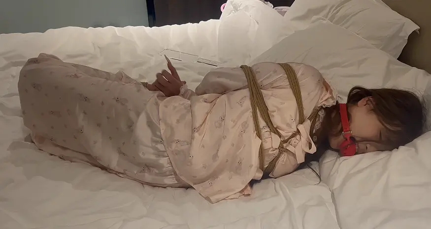 《谜语原创》体验驷马的晗晗。柔韧性真好。SP也不在话下。