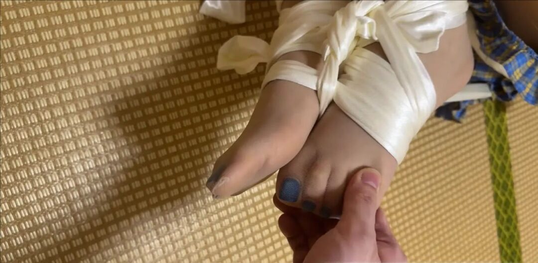 【Diary丝缚日记】首次试绑00后爱穿丝袜的女大