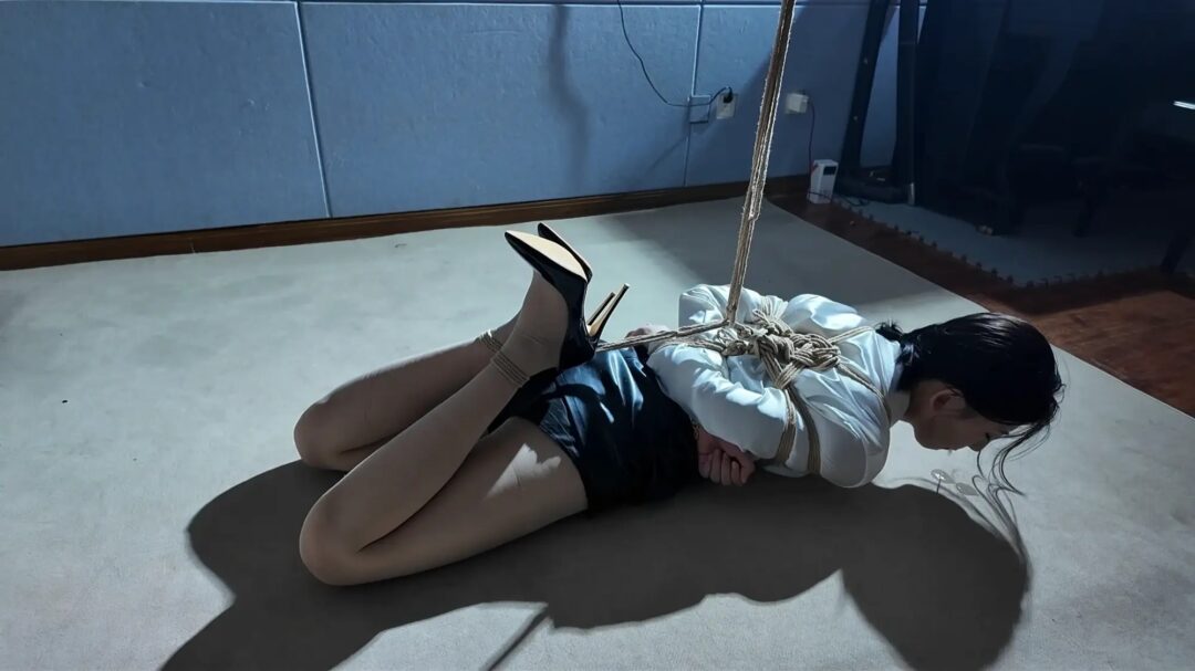 绳屋藏娇 定拍-白领魏灿驷马口球