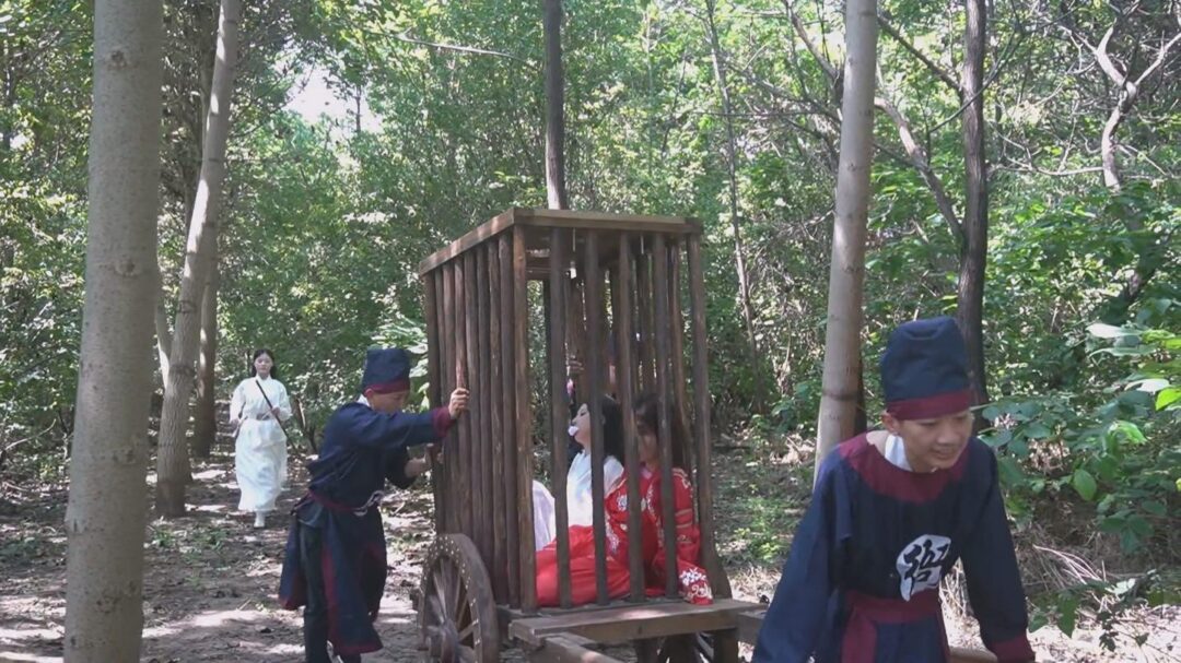 一绳有你定制《女神捕之白莲教》第一集
