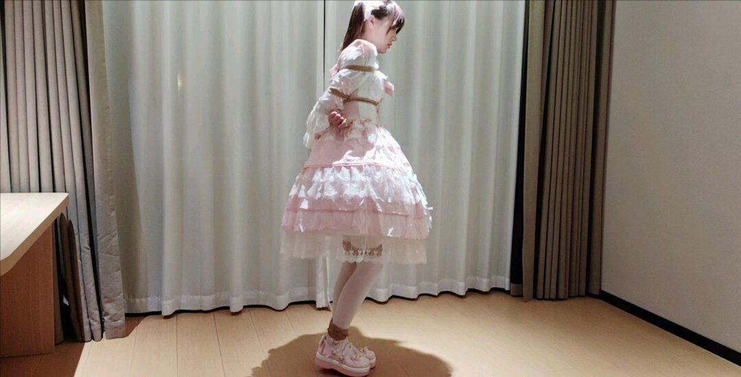 [XcTian]小云首次尝试lolita 站立挣扎+移动 床上被刺轮