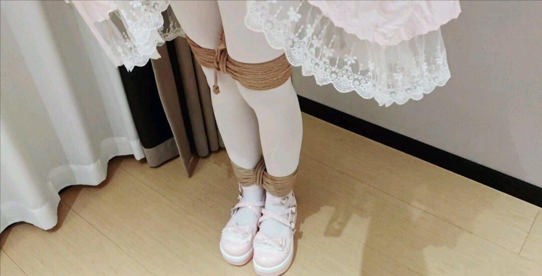 [XcTian]小云首次尝试lolita 站立挣扎+移动 床上被刺轮