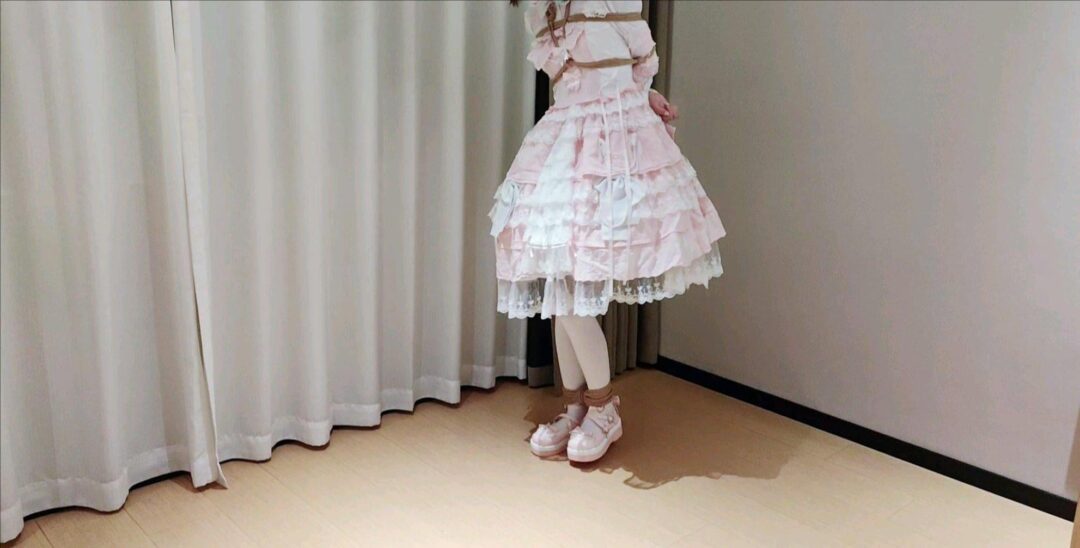 [XcTian]小云首次尝试lolita 站立挣扎+移动 床上被刺轮