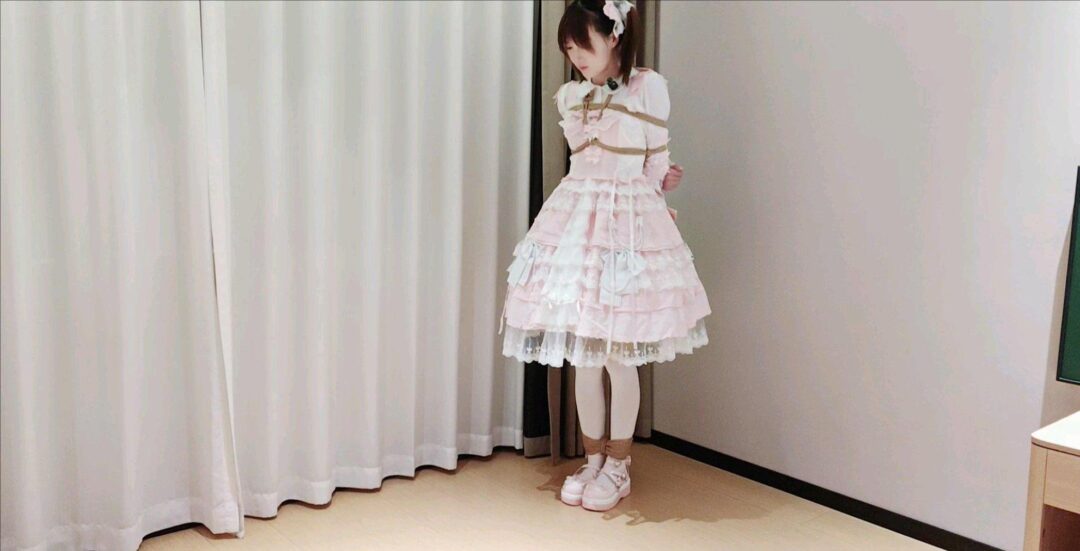 [XcTian]小云首次尝试lolita 站立挣扎+移动 床上被刺轮