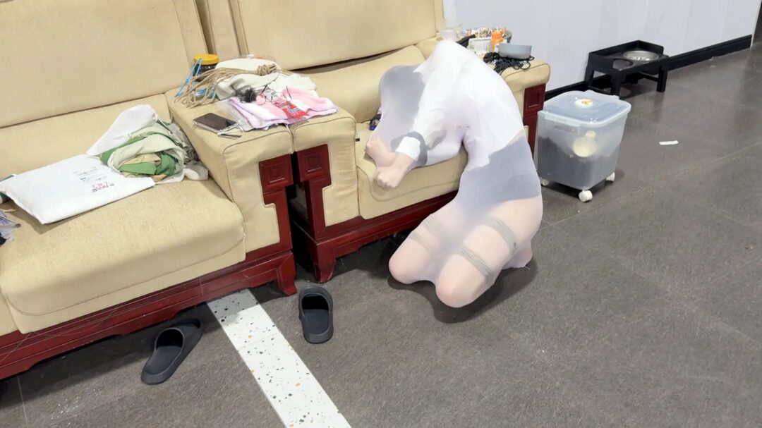 无人之境-自缚解压被老板抓包的女职员