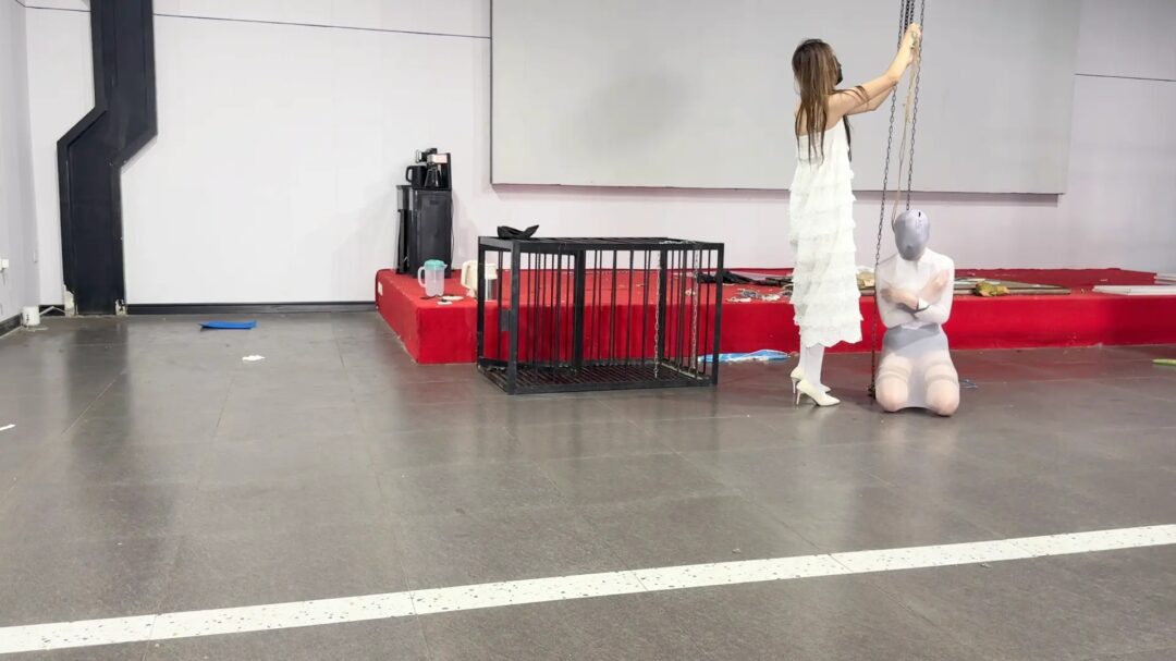 无人之境-自缚解压被老板抓包的女职员