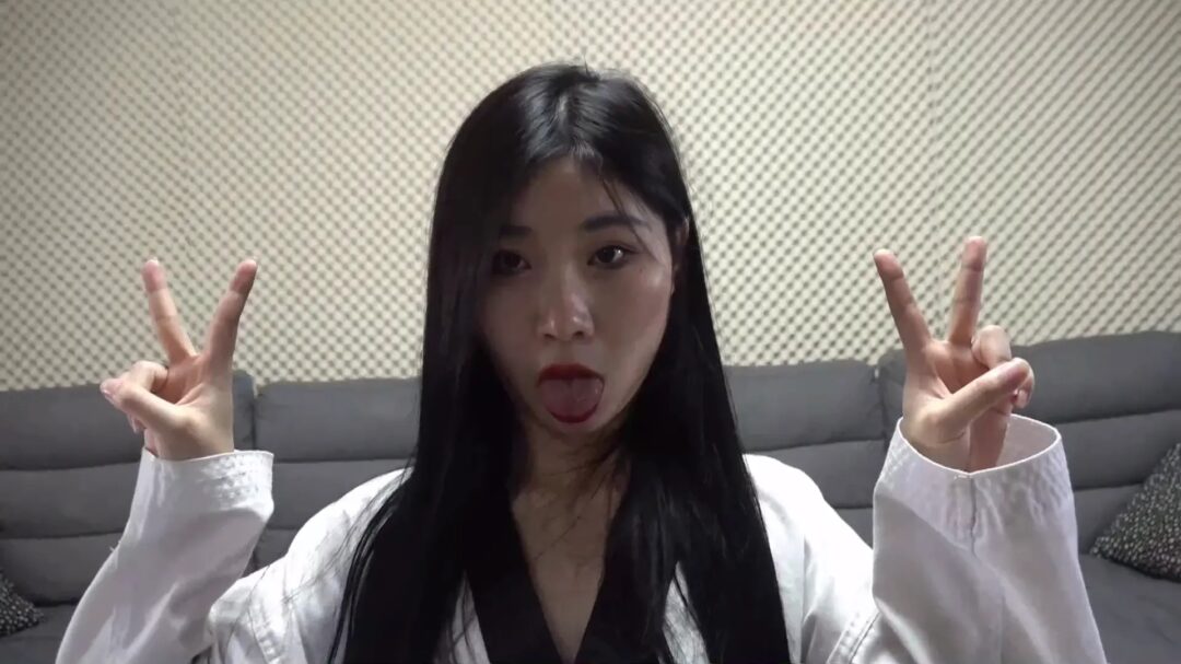 吴晗被点穴控制操纵