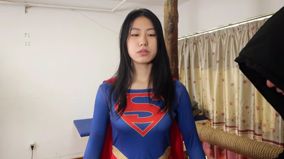 【焱火订拍】女超人被点穴控制 模特云兮 点穴 玩脚 精神控制