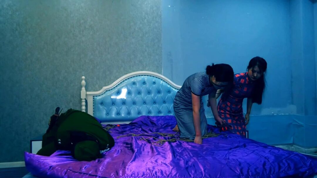 定拍转公映《潜伏的蝴蝶》下集 卧底打晕女特务逃跑未遂被女特务驷马吊缚在空中折磨后被押赴刑场英勇就义
