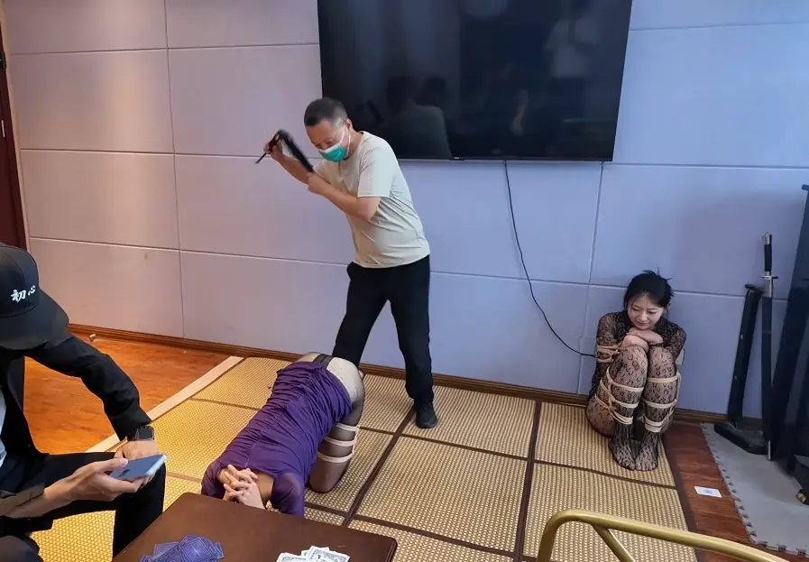 空虚定拍 打牌