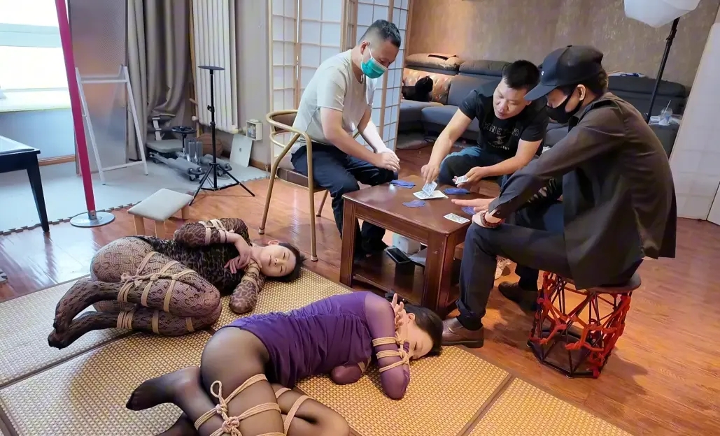 空虚定拍 打牌