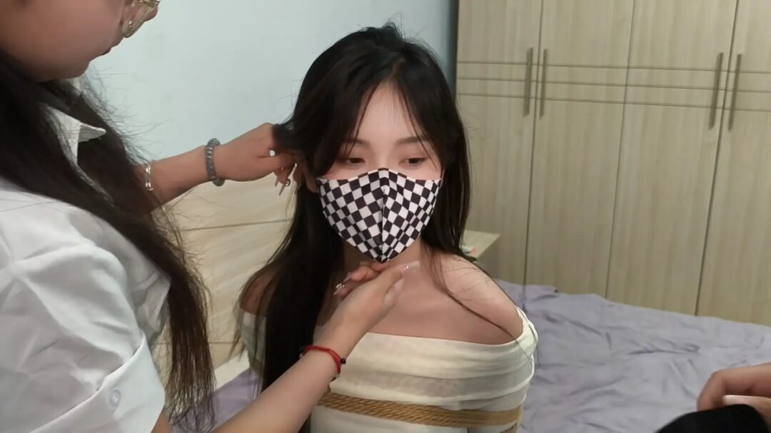 《灵儿×冰柠×小芮·三个女生的故事》【丝足特写】【三人出镜】【挣扎逃脱】【神颜冲击】 《灵儿×冰柠×小芮·三个女生的故事》【丝足特写】【三人出镜】【挣扎逃脱】【神颜冲击】