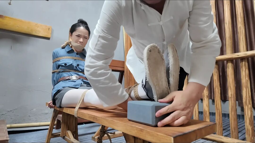《娘子军虎口脱险》