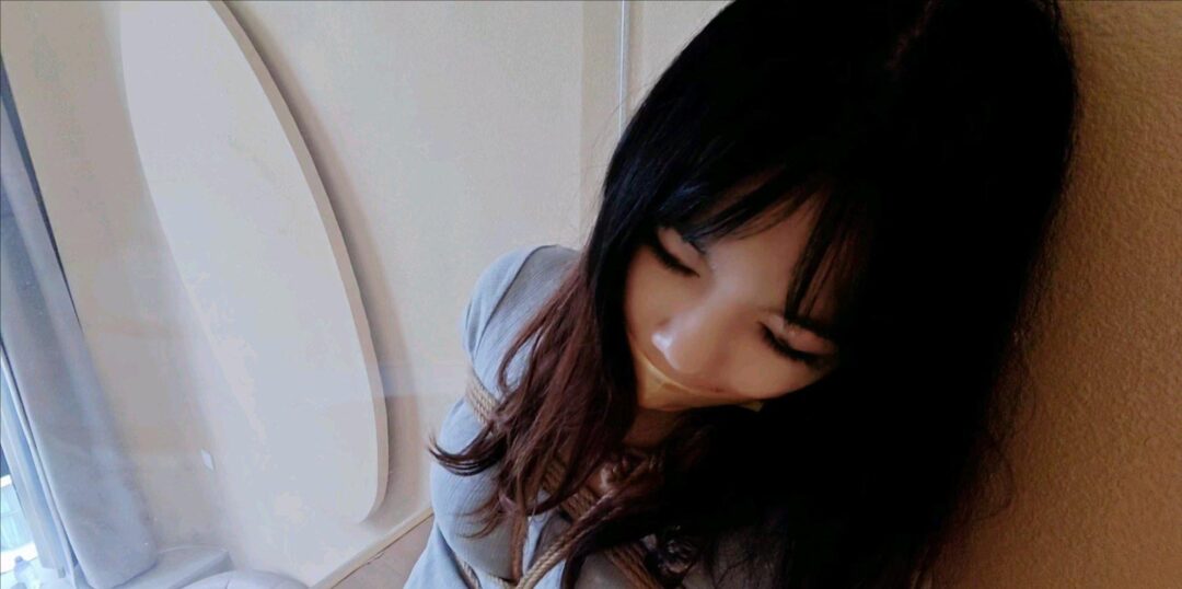 [XcTian]新模小夭首部正片 肉丝短裙被入室捆绑胶带封嘴 坐在地上挣扎